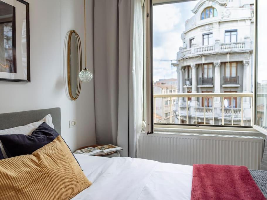 Amazing View Calea Victoriei Old Apartament Bucureşti